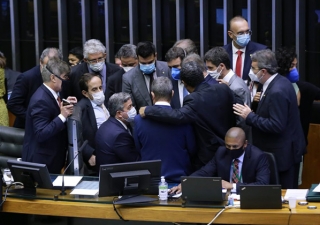 Câmara aprova projeto que altera regras do Imposto de Renda