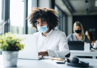 Não usar máscara no trabalho pode dar demissão por justa causa
