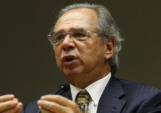 Governo anuncia corte de 25% no IPI e diz que estuda liberar saque do FGTS para quitar dívida