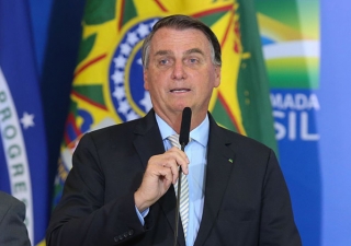 Pagamento do auxílio emergencial será retomado na primeira semana de abril, diz Bolsonaro